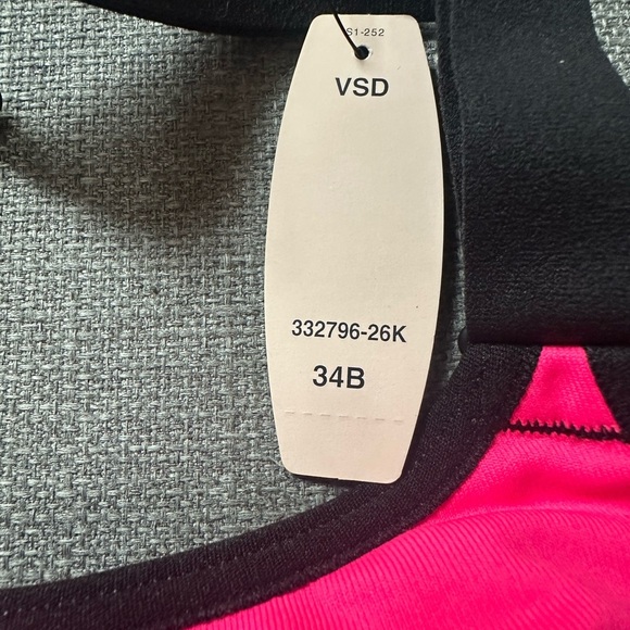 Victoria's Secret NWT , the ultimate cross-train sport push up bra - Picture 3 of 6